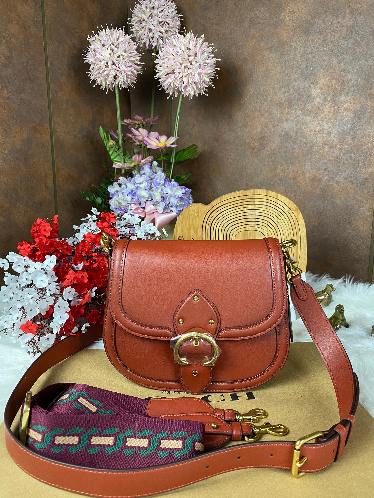 OUTLET 】COACH BEAT SADDLE BAG 10 แบบพร้อมส่ง จุกๆ เลยค่า The best item! ที่สาวๆรอคอย! ฮอตไฟลุก! สีหายาก ละมุนคุณหนู คอลเลคชั่นใหม่ ดีไซน์หรูหรา พิเศษมากๆมาพร้อมสายสะพาย 2 เส้น ใช้คู่กันหรือแยกสะพายก็สวยครบสูตร กระเป๋าสะพายทรง saddle คลาสสิค วัสดุหนัง glov