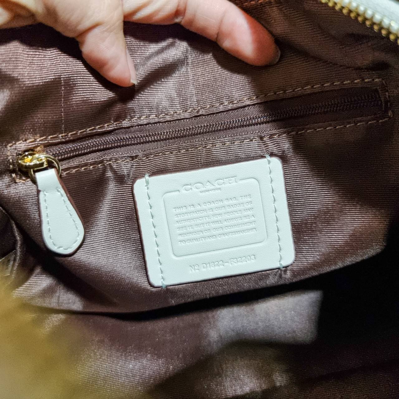 ของแท้ 💯% 】COACH F32203 MINI BENNETT SATCHEL IN SIGNATURE CANVAS กลับมาอีกครั้ง!! กับกระเป๋าทรงหมอนยอดฮิต 🥳 มีกี่สีก็ขายหมด วัสดุหนังแคนวาสเคลือบลาย ทรงสวยใช้งานได้ทุกโอกาส