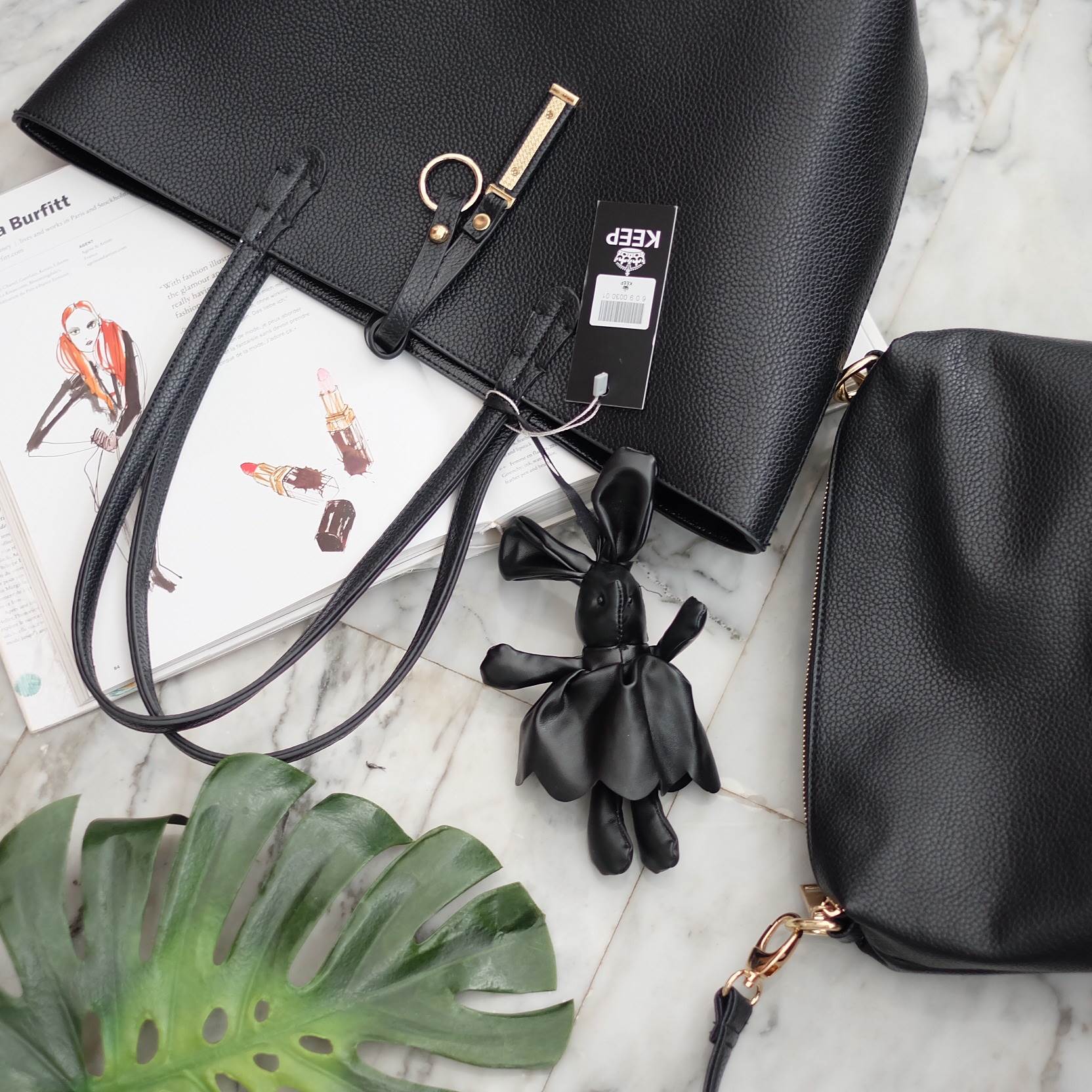 NEW Collection 2017 ' KEEP Infinite tote bag ' 👑หนังกระเป๋าสวยมาก ส่วนเรื่อง ความจุ ความคุ้ม ไม่ต้องพูดถึง 😆 ใบนี้ตอบทุกโจทย์เลยคะ แถม ซื้อ 1 ได้ ถึง 2 ใบอีกด้วย โอ้ย !! ใบนี้ เลิศมากคะ กระเป๋า ถือ//สะพายข้าง หนังสวยๆ มาพร้อมพวงก