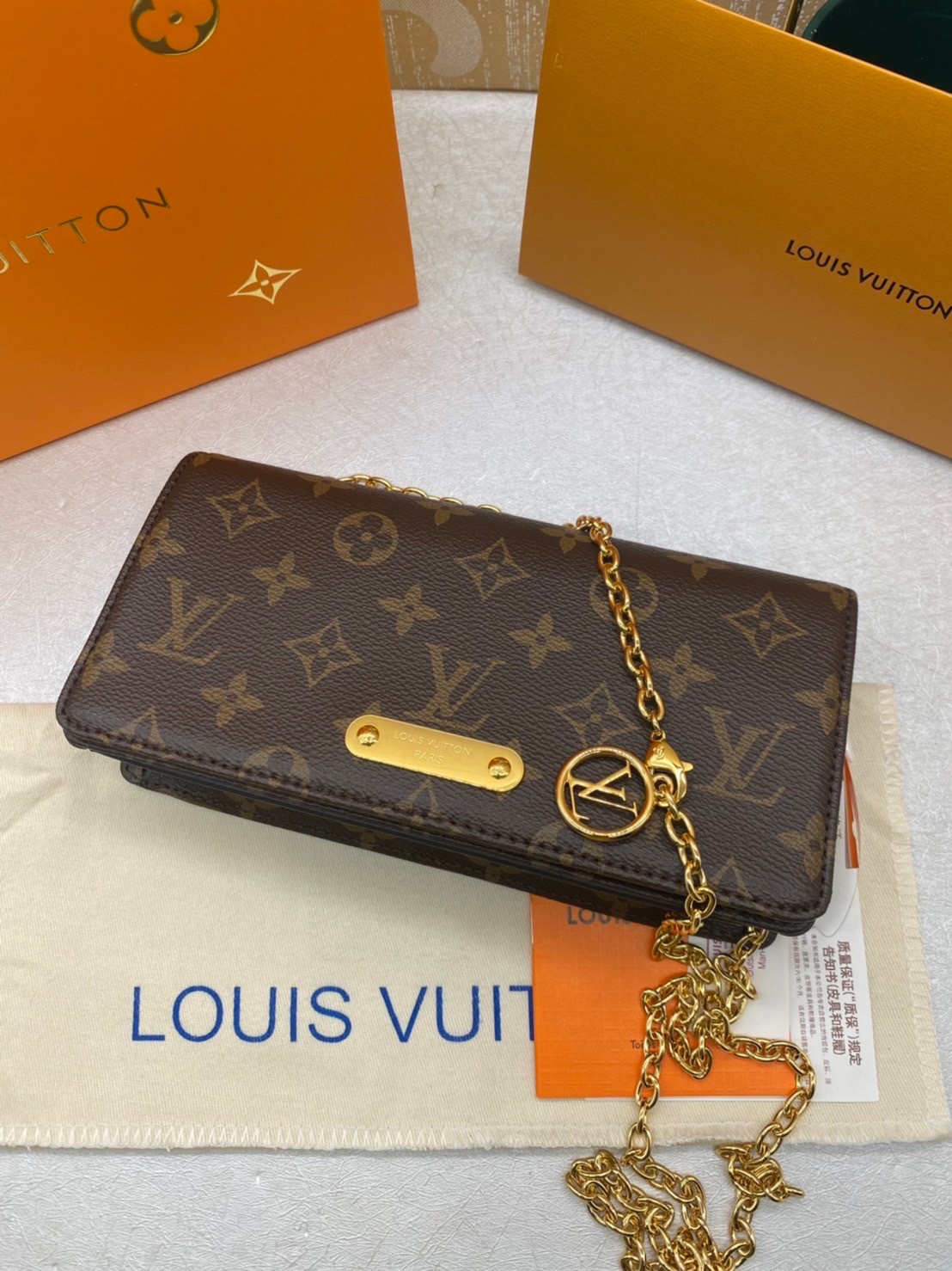 LV Wallet On Chain Lily Monogram Canvas / LV BAG พร้อมส่ง กระเป๋าสะพายทรงพอช คลาสสิค ดีไซน์เรียบหรู งานสวยเป๊ะ **สินค้าเกรดออริจินอล 1:1 สลับแท้