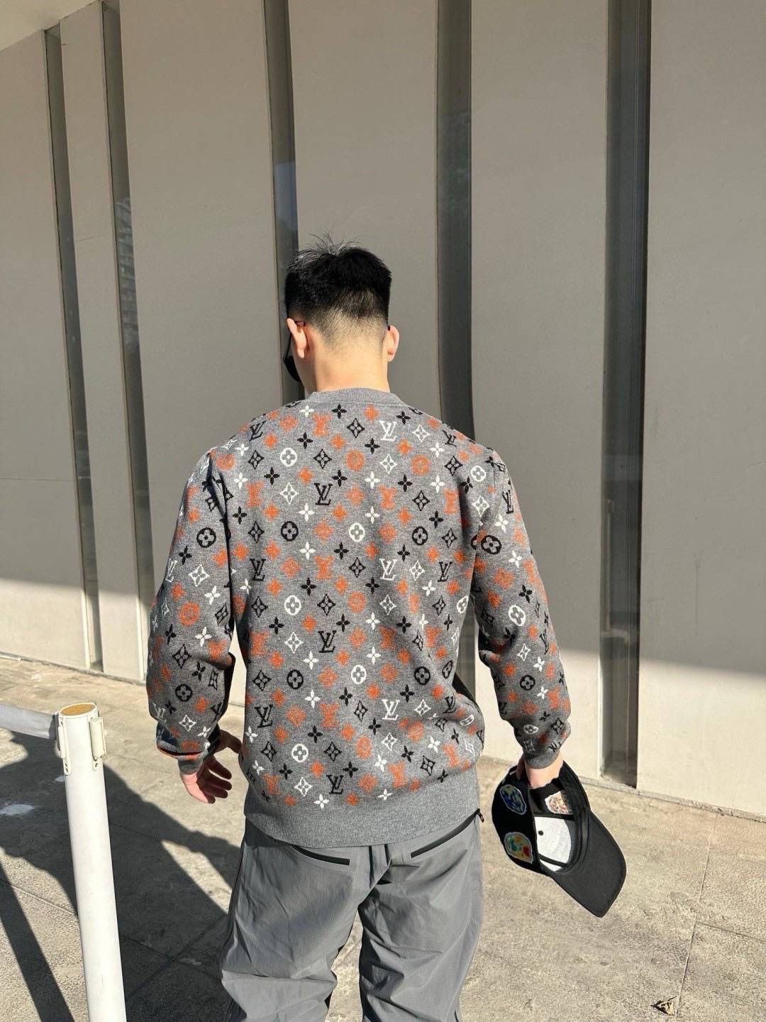 TOP ORI | LV SWEATER เสื้อสเวตเตอร์งานแบรนด์ เนื้อผ้าอย่างดีงานนำเข้าจากโรงงานเทียบแบรนด์ เกรดท็อปออริจินอล เกรดดีสุด เทียบแท้