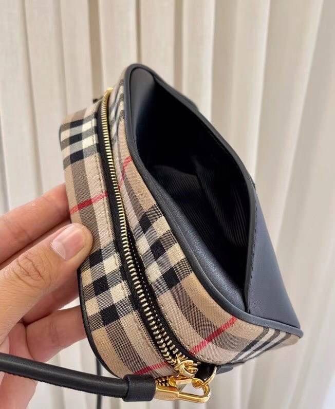 พรีเมี่ยมกิ๊ฟแท้ 100% 】พร้อมส่งที่ไทย ที่นี่ที่เดียว VIP gift BURBERRY Black Vintage Check Half Cube Crossbody Bag