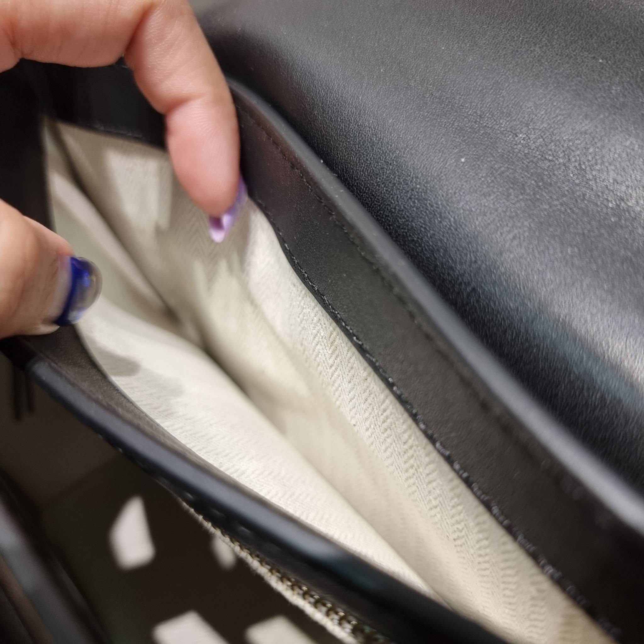 TORY BURCH BRITTEN STUDDED CROSSBODY BAG / Tory Britten Small Adjustable Shoulder Bag คอลเลคชั่นผู้ดี ดีไซน์ใหม่ล่าสุด กระเป๋าสะพายตัวท็อป ที่ตกแต่งด้วยโลโก้และหมุดสวยงาม เพิ่มดีเทลเป็นกิมมิคไม่ซ้ำใคร สายสะพายก็เลิศ