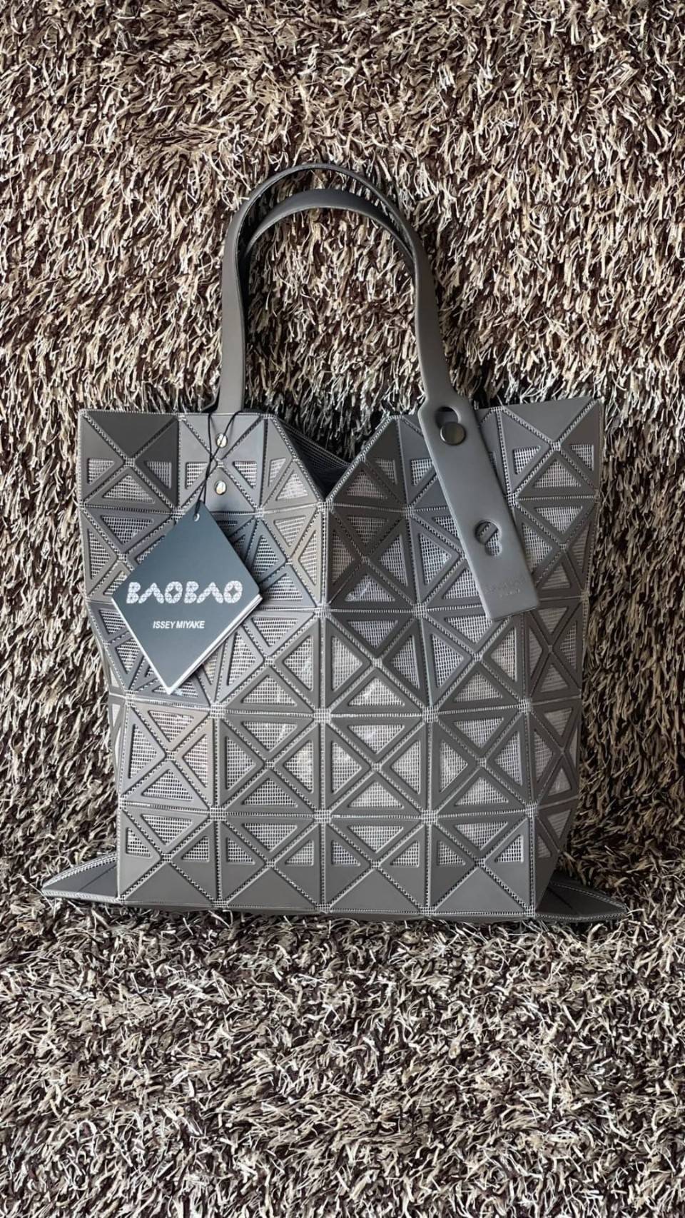 Baobao issey miyake frame tote 6x6 / MIYAKE Frame Mesh Tote Bag กระเป๋าที่มองทะลุได้เหมือนตะกร้าและให้ความรู้สึกสดชื่น