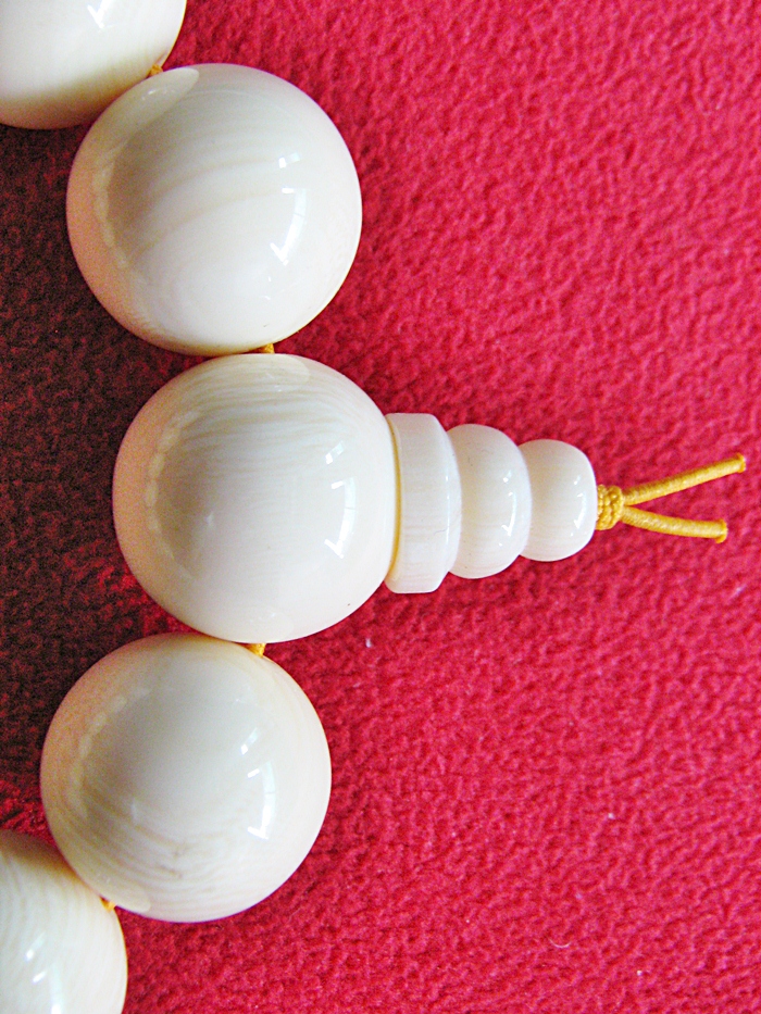 สินค้าหมดค่ะ สร้อยข้อมือลูกปัดกระดูกปลาแบบใหญ่ค่ะ