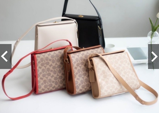 Coach M1980-148 Turnlock style twist lock bag shoulder messenger handbag elegant atmosphere พร้อมส่งแบบไม่ต้องรอพรี กระเป๋าสะพายข้างมัลติฟังก์ชั่น ที่ใช้งานได้ 2 แบบ จะคล้องแขน คล้องไหล่ วัสดุหนัง glovetanned คุณภาพดี สวยหรู ภายในตัวกระเป๋าใส่ของได้สบายๆ 