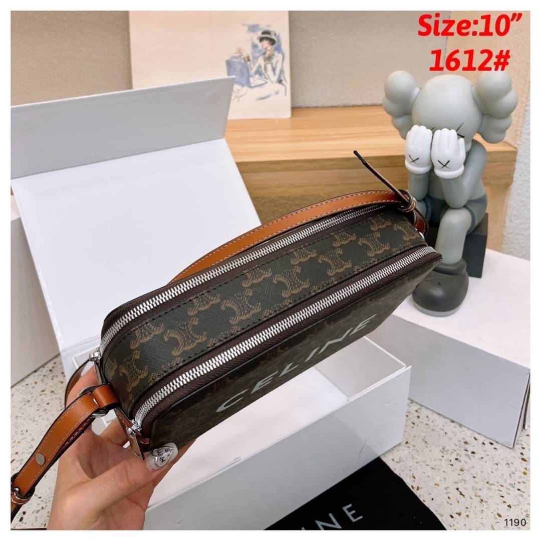 CELINE Messenger Double Zip in TRIOMPHE CANVAS กระเป๋าสะพายทรงแมสเซ็นเจอร์ ดีไซน์สุดคลาสสิค ใช้ได้ทั้งชายหญิง เปิด-ปิดด้วยซิปแบ่ง 2 ช่อง สะดวกใช้งาน