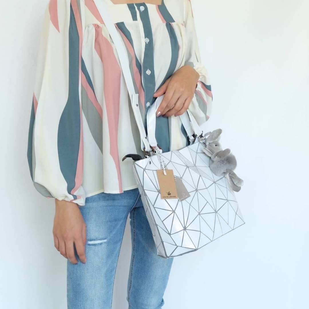 David Jones กระเป๋าสะพายข้างดีไซน์เกร๋มาก สีสวยหรูมาก ขนาดกะลังดีเลย รุ่นขายดี ลาย Limited edition