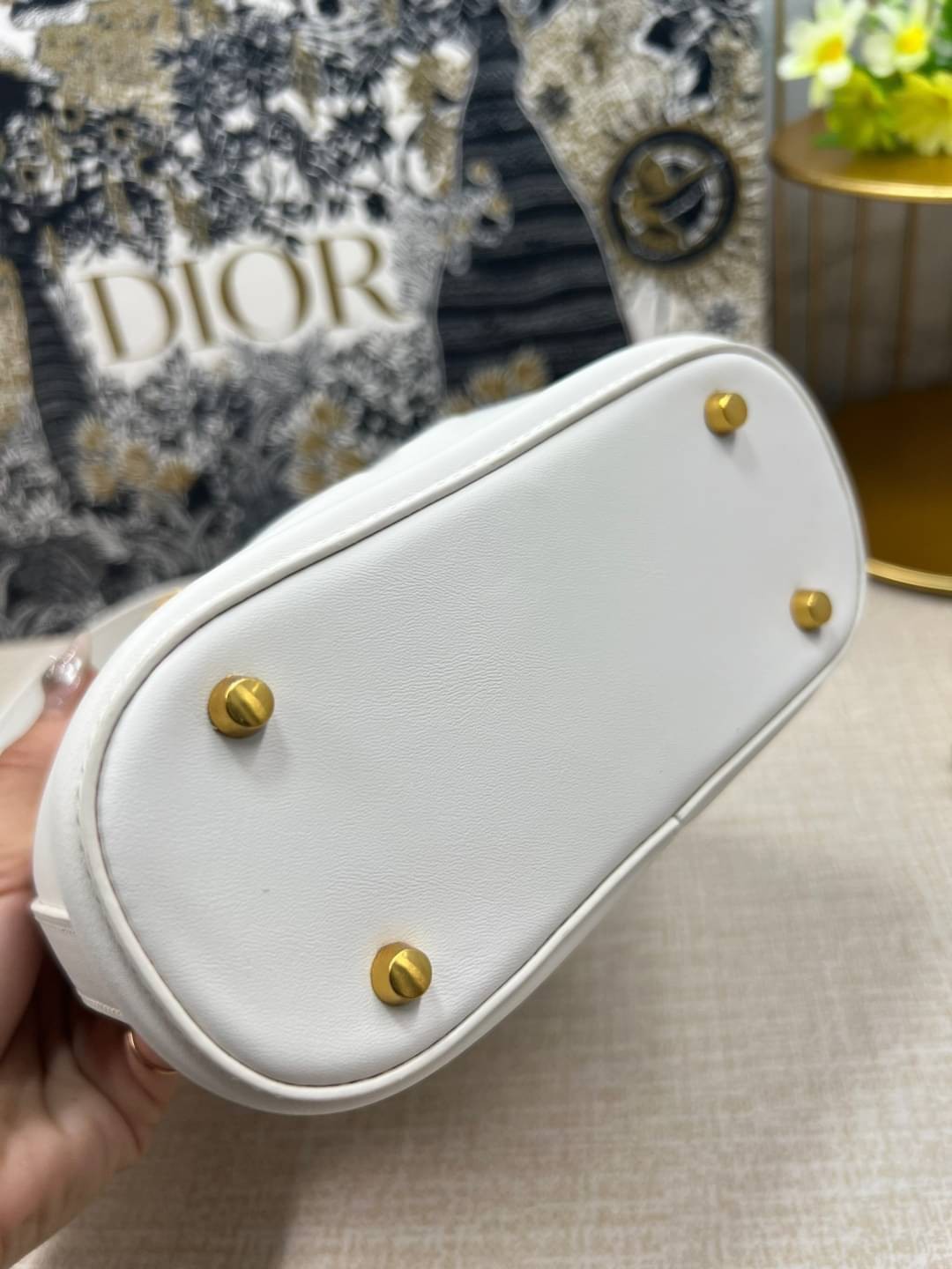 DIOR SMALL C'EST 17 cm / Dior bucket bag รุ่นใหม่สวยหรู ดูแพงมากค่ะ กระเป๋าสะพายบัคเก็ต รูปทรงคลาสสิค ใช้งานง่ายภายในโล่งกว้างมาก สวยมาก ควรมีค่า