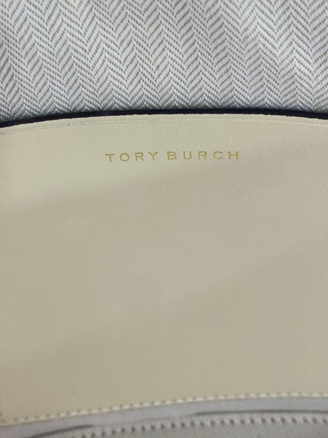 TORY BURCH T MONOGRAM STRAW BUCKET BAG ใหม่ก่อนใคร พร้อมเสิร์ฟความสวยให้ถึงบ้านแล้วน้า กระเป๋าบัคเก็ตทรงยอดนิยม ดีไซน์ใหม่ล่าสุด ยูนีคไม่เหมือนใคร ลายสานเต็มใบ พร้อมปักโลโก้เอกลักษณ์ โดดเด่น งานฝีมือมากๆ