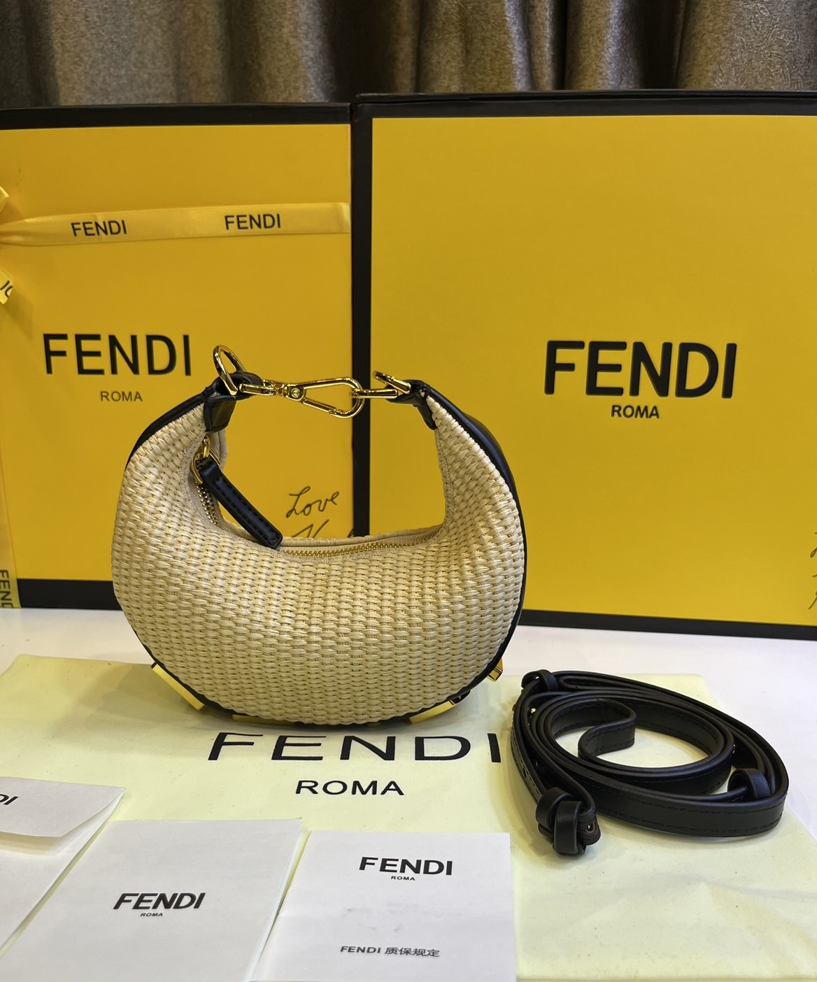 FENDI Nano Fendigraphy Natural raffia charm / Fendi hobo bag 20cm พร้อมส่ง กระเป๋าสะพายไหล่เฟนดิ Natural straw รุ่นใหม่ สวยหรู **สินค้าเกรดออริจินอล 1:1 สลับแท้