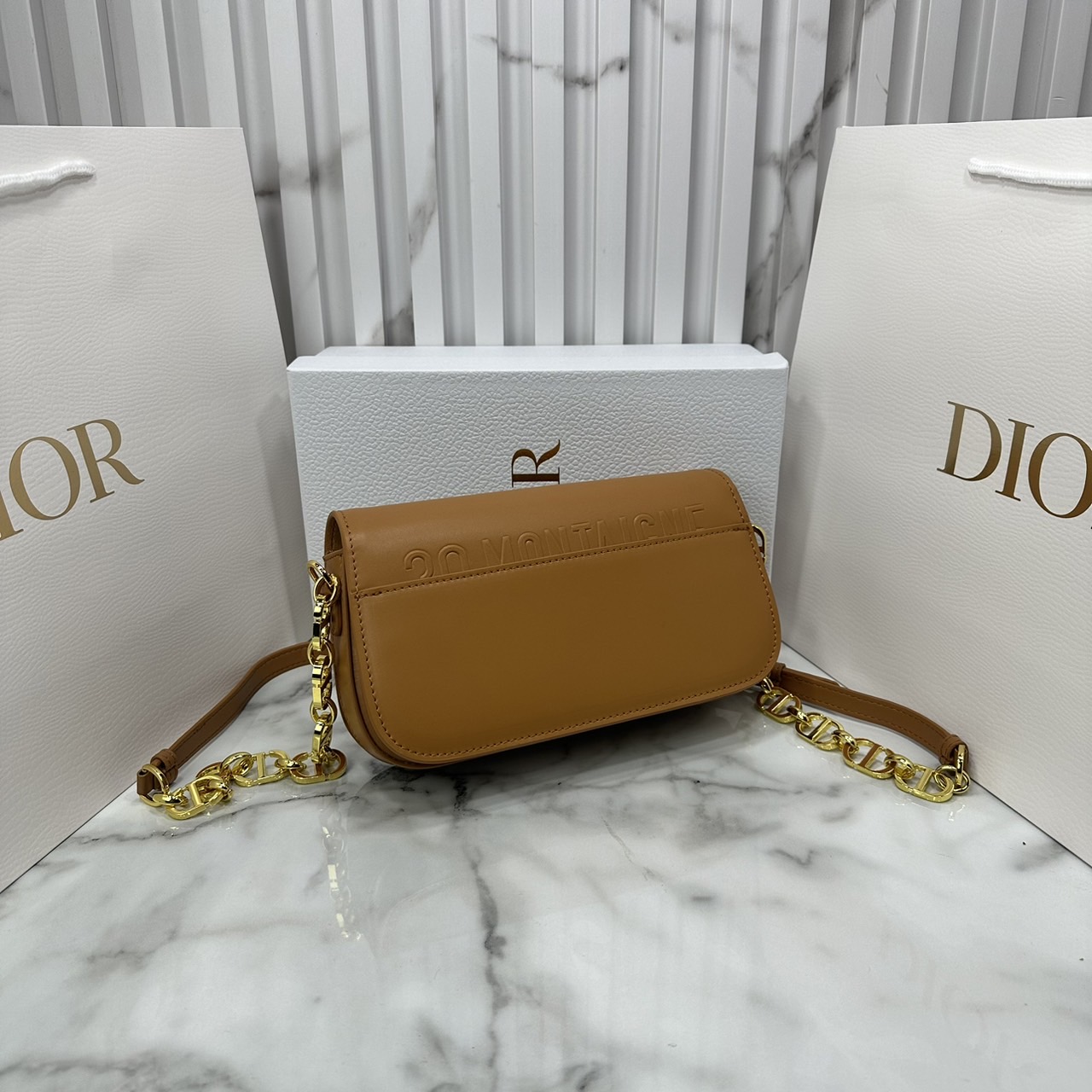 DIOR 30 Montaigne Avenue Bag Box Leather Bag กระเป๋าสะพายรูปดีไซน์สุดคลาสสิกและสง่างาม หรูหราตามเอกลักษณ์แบรนด์ เกรดท็อปไฮเอน 1:1 ใช้งานต่างประเทศได้