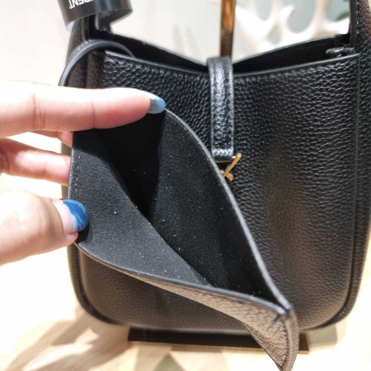 MINI YSL LE 5 À 7 SOFT BABY IN SMOOTH LEATHER กระเป๋าสะพายทรงโฮโบ ขนาดใหม่ baby สวยฟาด ดาเมจคือร้อนฉ่าสุดๆ! ดีไซน์สุดคลาสสิค ควรมีที่สุดค่า เกรดออริ 1:1 ใช้งานต่างประเทศได้
