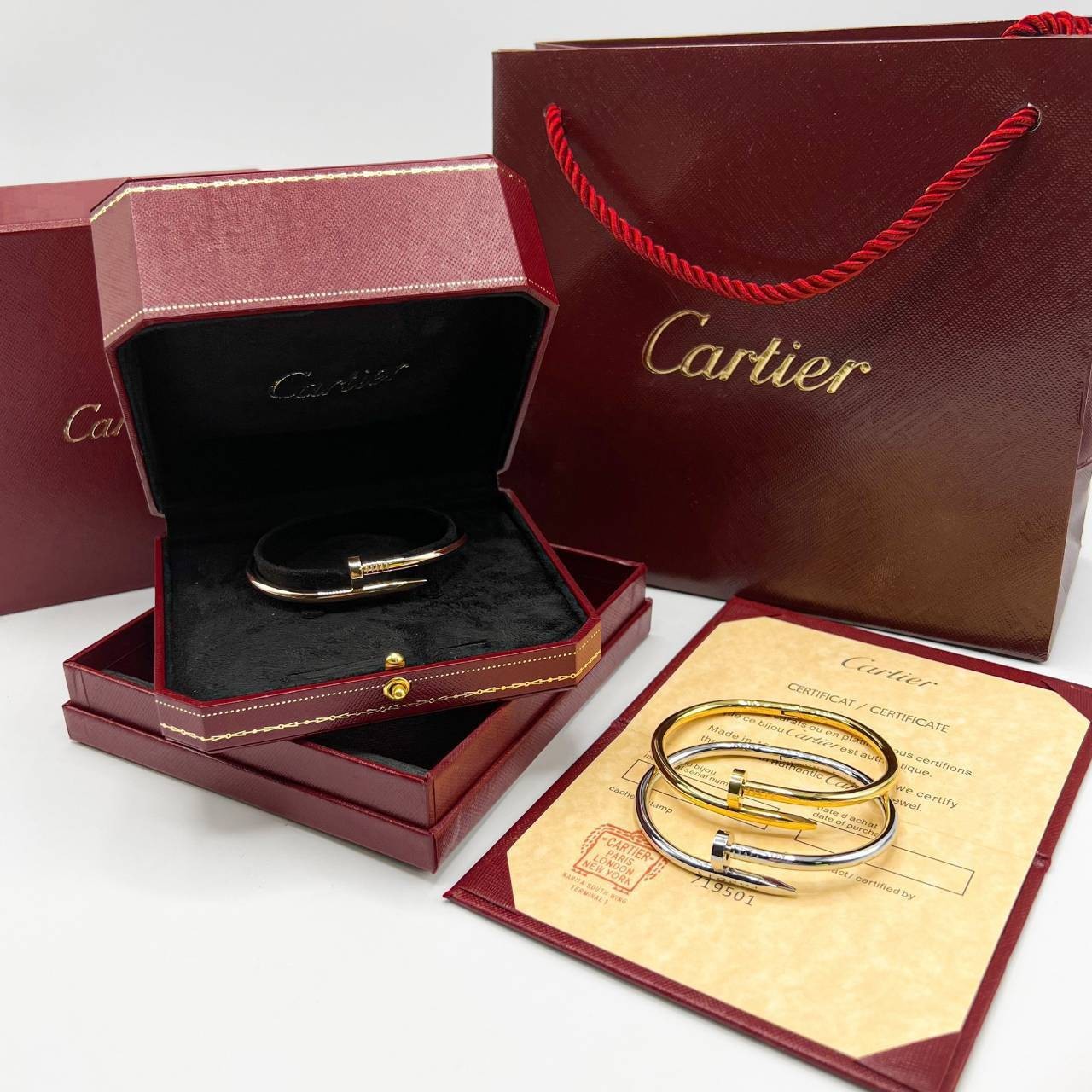 Cartier JUSTE UN CLOU BRACELET กำไลข้อมือตะปู (ไม่มีเพชร) งานดีสุดเกรดออริจินิล วัสดุคุณภาพดี ไม่ลอกไม่ดำ พร้อมกล่องหนาตามแบบปั้มลายแบรนด์ ภาพสินค้าถ่ายจากงานขายจริง ใช้งานต่างประเทศได้