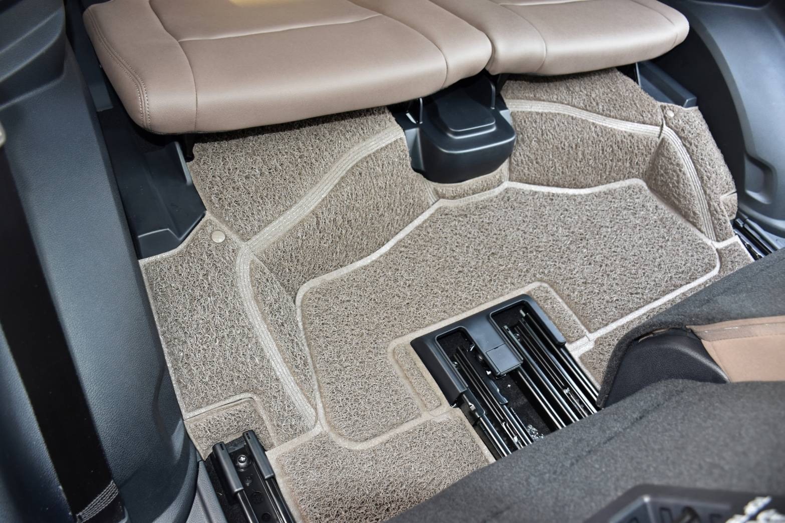 พรมดักฝุ่นไวนิล FORD NEW EVEREST ปี2023 พรมดักฝุ่นในรถยนต์ รีดขอบ เกรดA หนานุ่ม เข้ารูป เต็มคัน