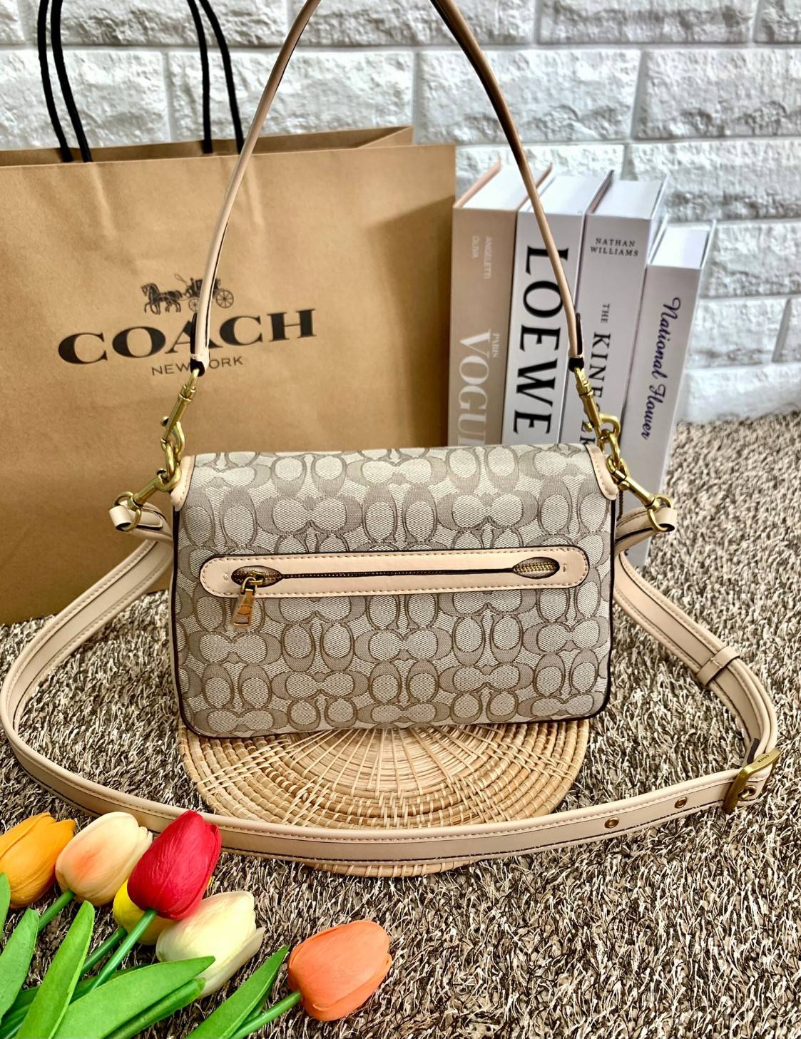 สวย คลาสสิคมากๆจ้าา COACH SOFT TABBY EUROPEAN CLASSIC UPGRADE PORTABLE BAG((C4821)) พร้อมส่งทันทีค่ะ สินค้าออกใหม่!! กระเป๋าหิ้ว//สะพายข้างได้ สุดคุ้ม! วัสดุ jacquard+หนังแท้ ได้สวยงาม คลาสสิคมากๆค่ะ น้ำหนักเบา เปิดปิดแบบกระดุมแม่เหล็กเป็นอะไหล่โลโก้แบรนด