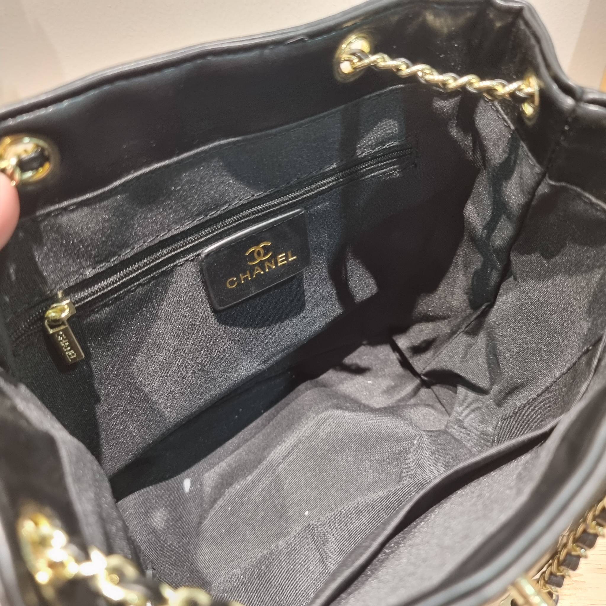 CHANEL duma backpack Black กระเป๋าเป้ ไซส์น่ารัก รูปทรงทันสมัย วัสดุหนังแกะสัมผัสนิ่ม ดีเทลความสวยมากมาย