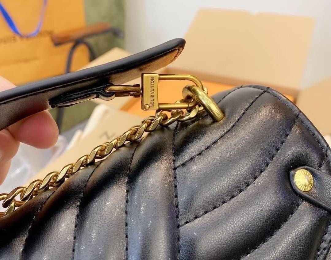 หนังแท้ LOUIS VUITTON New Wave black quilted leather bag พร้อมส่งที่ไทย ภาพสินค้าถ่ายจากงานขายจริง ใช้งานต่างประเทศได้