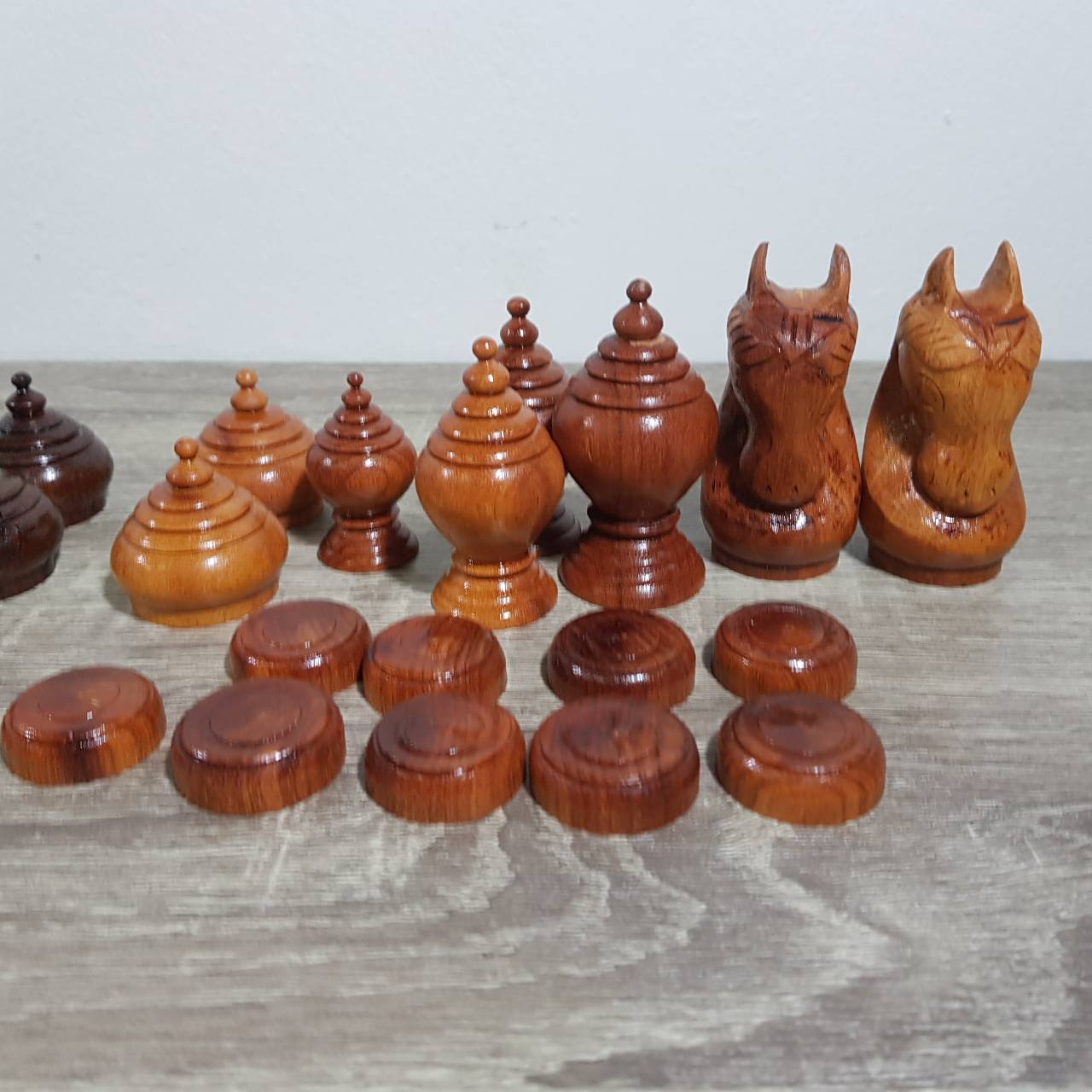 ตัวหมากรุกไทยไม้แกะชุดคาณฑีวะไม้เนื้อแข็ง