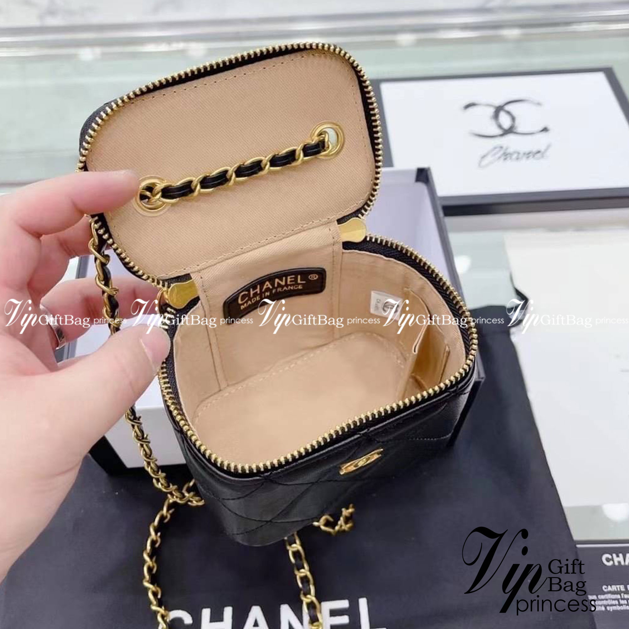 Chanel Pearl Crush Mini Vanity / Chanel Vanity crossbody bag กระเป๋าทรงกล่องใบเล็กน่ารัก งานหนังสวย ตอบโจทย์และครองใจสาวๆ ได้อย่างแท้จริง