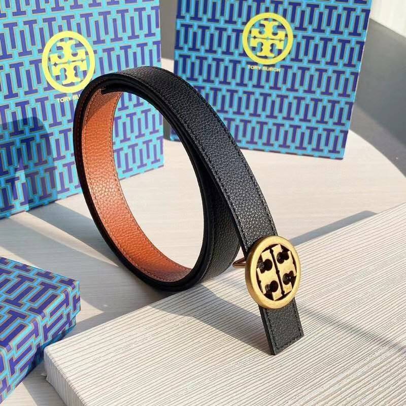 Tory burch reversible leather belt เข็มขัดที่แสนจะธรรมดา ราคาจับต้องได้ แต่คุณภาพคับเส้น เพราะไม่ว่าจะเป็นดีไซน์ที่สวยงามแบบเรียบหรูดูแพง อีกทั้งใช้งานได้ทั้งสองด้าน จึงทำให้ใช้สวมใส่ได้หลากหลายโอกาส