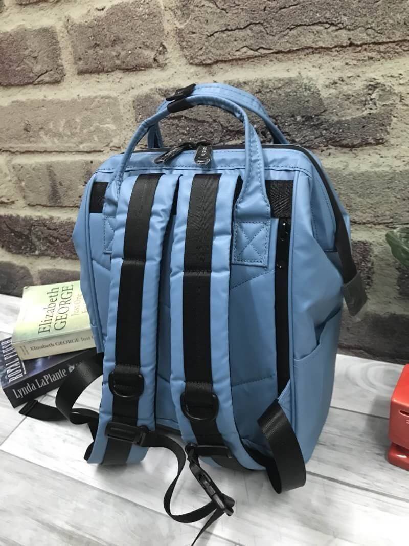 ANELLO WATER RESISTANCE “ Limited Edition “ คอลเลคชั่นใหม่ล่าสุดของรุ่นที่ขายดีติดอันดับ ผลิตจาก Polyester PVC 100%กันน้ำกันฝน ออกแบบกระทั่งช่องซิปไม่ต้องกลัวน้ำซึมผ่าน มีช่องใส่ PC Holder แบ่งช่องใส่ของเป็นสัดส่วน และเป็นระเบียบ ฟังก์ชั่นการใช้งานยังครบเ