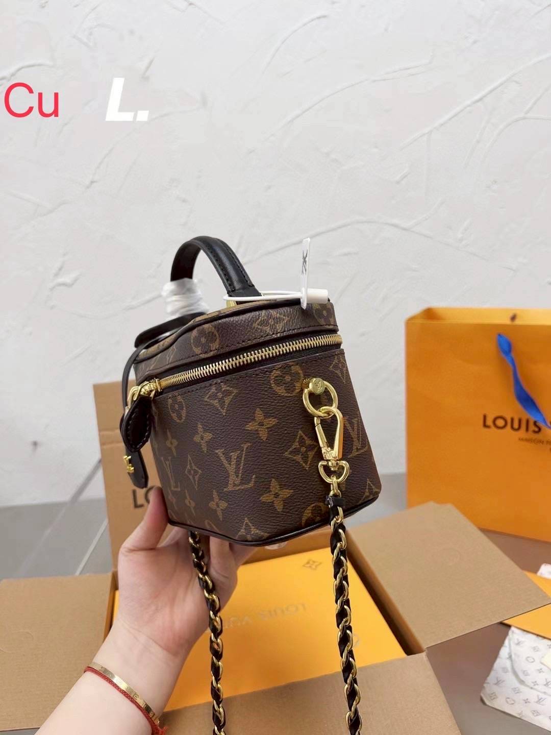 LV Vanity PM bag กระเป๋าถือ/สะพายทรงกล่องสวยคลาสสิก ใช้เป็น everyday bag สะพายได้ทุกวัน ดีไซน์สวยโดดเด่น และมาพร้อมกุญแจล็อค