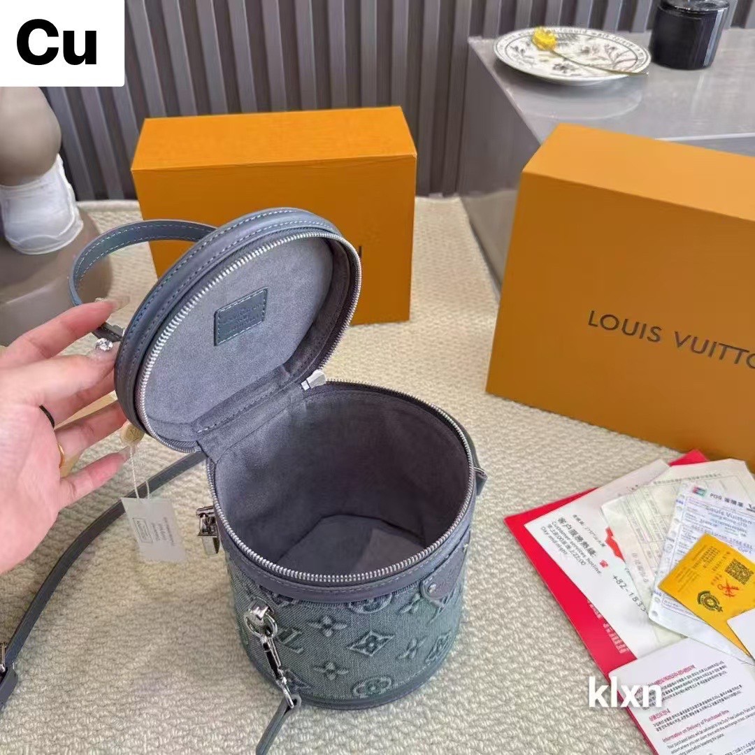 LV Cannes Monogram Denim Bag กระเป๋าสะพายทรงถังเดนิมซีดสไตล์วินเทจ ปั้มนูนโลโก้ลายโมโนแกรม ไอเท็มหรูหราย้อนยุค ผสมผสานความทันสมัย ในรูปแบบกระเป๋าทรง cylinder ที่ไม่เหมือนใคร สุดฮอต ตัวแม่ทุกคนต้องมี สวยคลาสสิคมากๆ