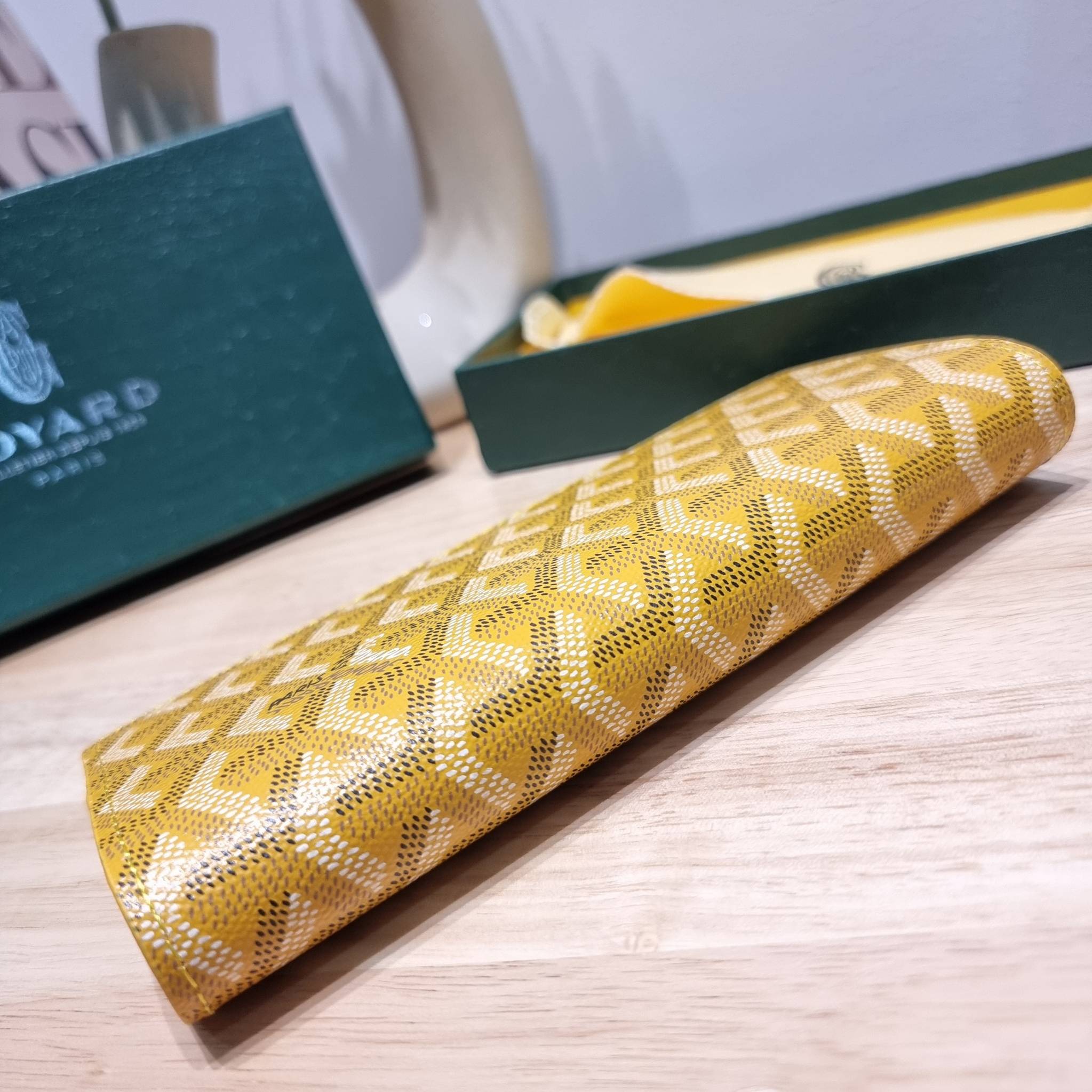 Goyard Bi Fold Long Wallet / GOYARD FLAP WALLET / Goyard Long Wallet กระเป๋าสตางค์ใบยาว รุ่น unisex ที่ใช้ได้ทั้งหนุ่มๆและสาวๆ ไอเท็มนี้ตอบโจทย์สำหรับคนที่ชอบเก็บบัตรเยอะๆ