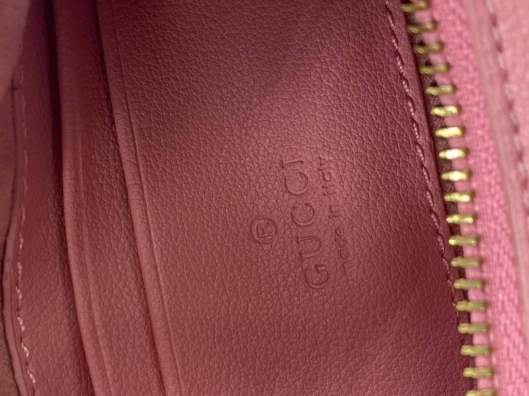 GUCCI Aphrodite small shoulder bag กระเป๋าสะพายทรงคลาสสิค ดีไซน์ย้อนยุคผสานความโมเดิร์นด้วยรูปทรงพอช ที่ใช้งานได้ทุกสไตล์ วัสดุหนังแคนวาส ทนทาน ภายในกระเป๋าเป็นช่องโล่ง