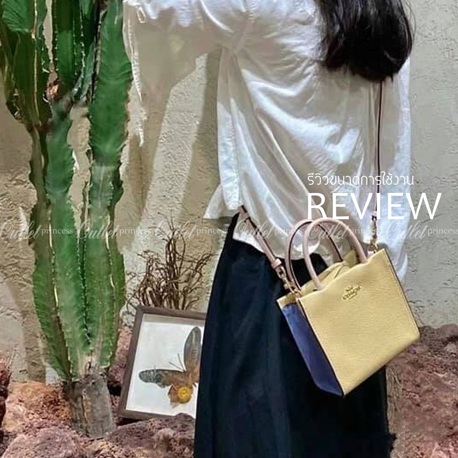 COACH 5693 MINI CALLY CROSSBODY IN SIGNATURE CANVAS กระเป๋าครอสบอดี้โท้ทมินิไซส์ รุ่นใหม่สุดฮอต!! ใบจริงคือน่ารักม้ากกกก!! สวยอยู่ทรง น่ารักน่าใช้ วัสดุหนังแคนวาสเคลือบลาย ปากกระเป๋ามีกระดุมแม่เหล็ก มาพร้อมหูจับในตัวและสายสะพายข้าง ถอดออกหิ้วเก๋ๆก็ได้ หรื