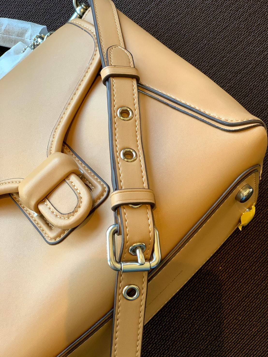 COACH COURIER CARRYALL 23 IN COLORBLOCK SIGNATURE CANVAS พร้อมส่ง 7 แบบ พร้อมส่ง ลุคดูไฮสุดๆค่ะ! กระเป๋าสะพายหนังหรูหราและคลาสสิค หนังแท้ชั้นดีที่สุด น้ำหนักเบา หนังสวยมากก สัมผัสแล้วหลงรักแน่นอนจ้าา😘