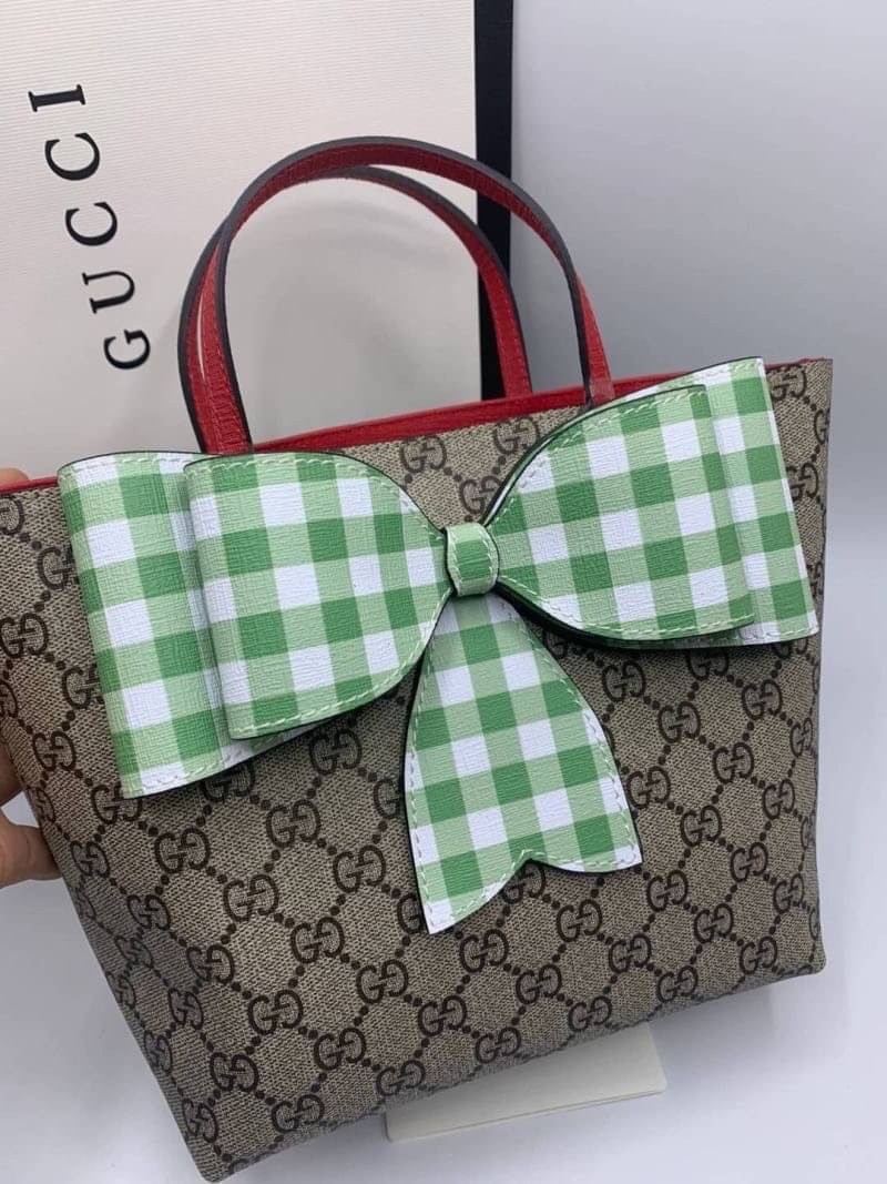 รวมแบบ GUCCI Children's tote bag / Gucci kid tote / Gucci bag พร้อมส่งสต๊อกแน่น กับกระเป๋าโท้ทคิดท์ ไซส์น่ารักน่าใช้ ฮอตไม่หยุด เด็ดทุกดีไซน์ มีลายเข้าใหม่มากกว่าในรูปนะคะ **สินค้าเกรดออริจินอล 1:1 สลับแท้ งานสวยตามรูป ภาพถ่ายจากงานขายจริง ใช้งานต่าง