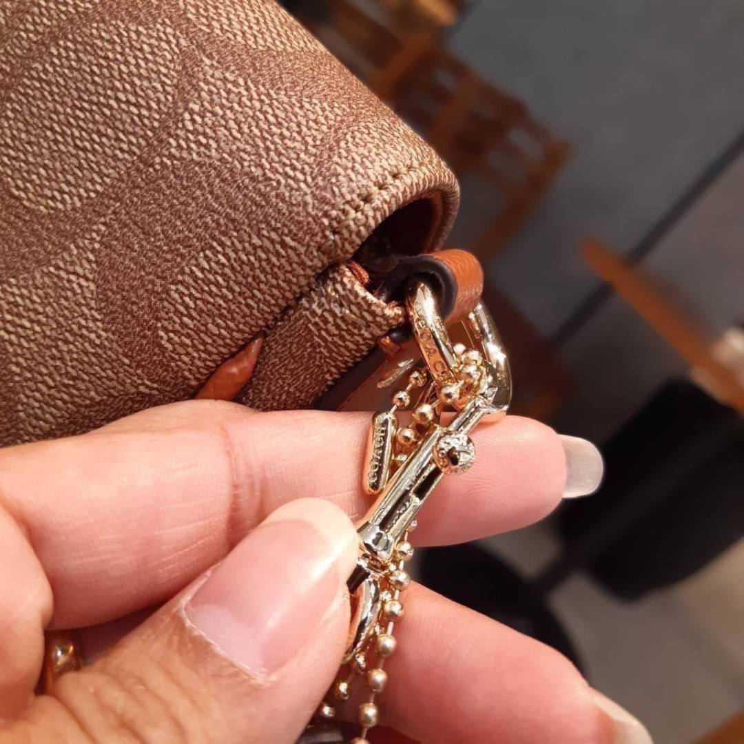 COACH F34615 MINI RUBY CROSSBODY IN SIGNATURE CANVAS ไอเท็มหายาก!! Best seller!! ยกให้น้องเลย!! 👍🎊👍💥 กระเป๋าสะพายข้างรูบี้ ทรงกะทัดรัด ไซส์กำลังดี ดีไซน์เรียบหรูในความเป็นเอกลักษณ์โค้ช ใช้งานง่าย สะดวก วัสดุหนังแคนวาสเคลือบ