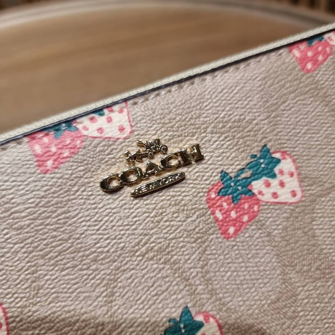 OUTLET 】COACH ACCORDION ZIP WALLET IN SIGNATURE CANVAS F86093 C3287 F98126 กระเป๋าสตางค์ใบยาว น่ารักน่าใช้