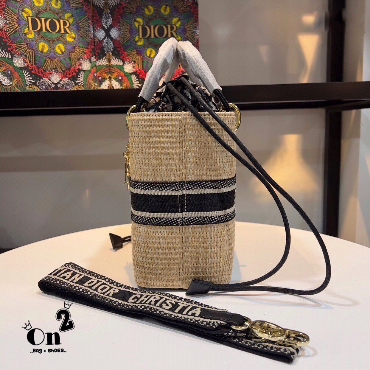 Lady Dior limited edition Bag DIOR WOMEN MEDIUM LADY D-LITE BAG กระเป๋า Lady D-Lite ผสมผสานความสง่างามและคลาสสิก