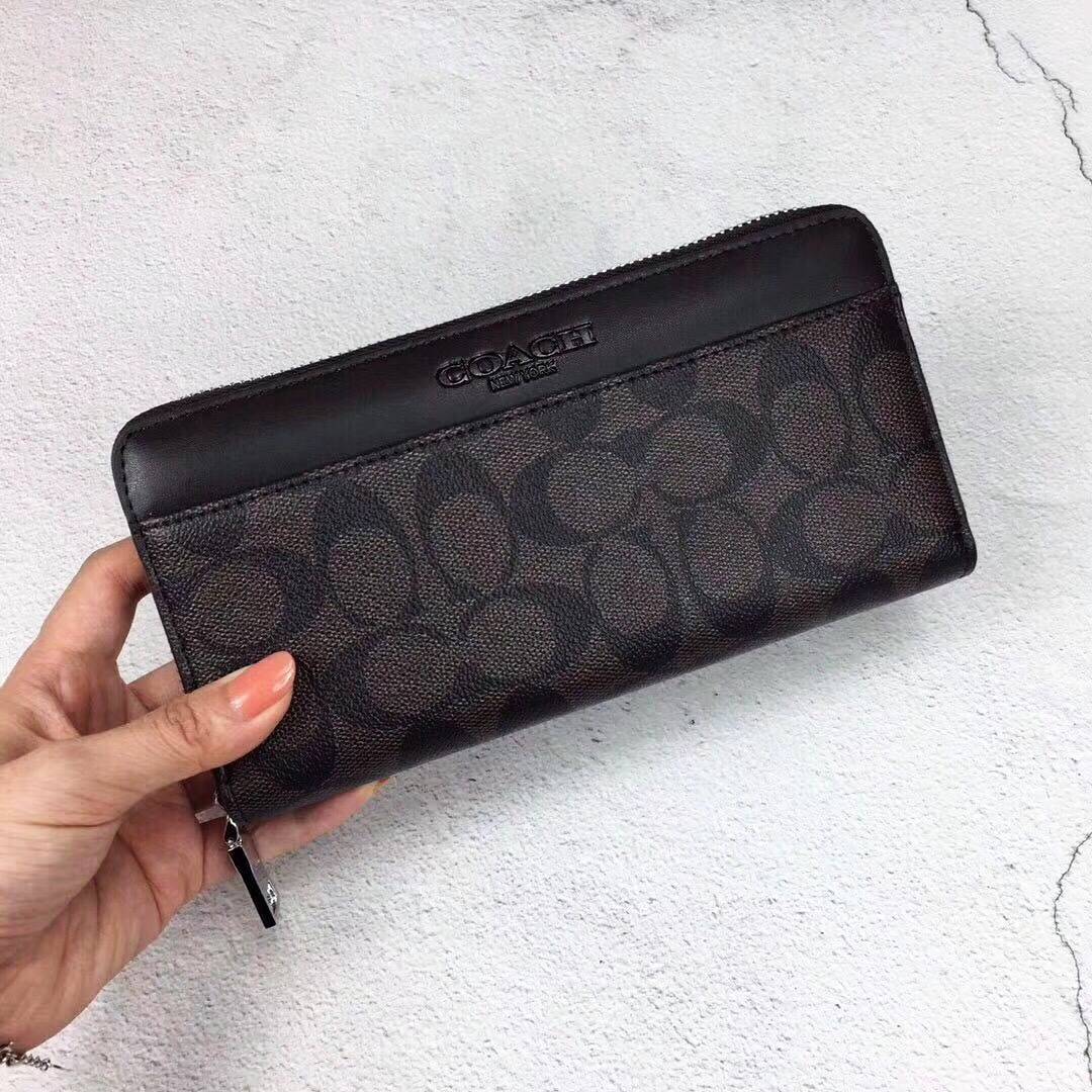 Coach long wallet Best seller! กระเป๋าสตางค์ใบยาว วัสดุหนัง ลาย signatureเปิดปิดด้วยซิปแบรนด์ ภายใน มีช่องใส่บัตร ธนบัตร และช่องซิปใส่เหรียญค่ะ