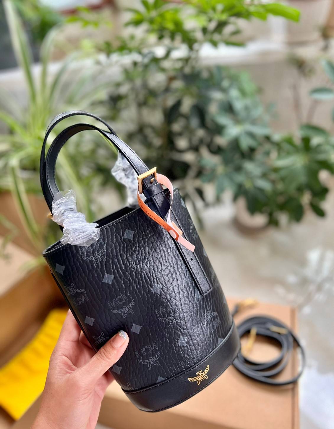 M.C.M AREN BUCKET TOTE IN VISETOS กระเป๋าทรงบัคเก็ต ขนาดกำลังสวย ไอเท็มใหม่ เกรดท็อปออริ 1:1 สลับแท้