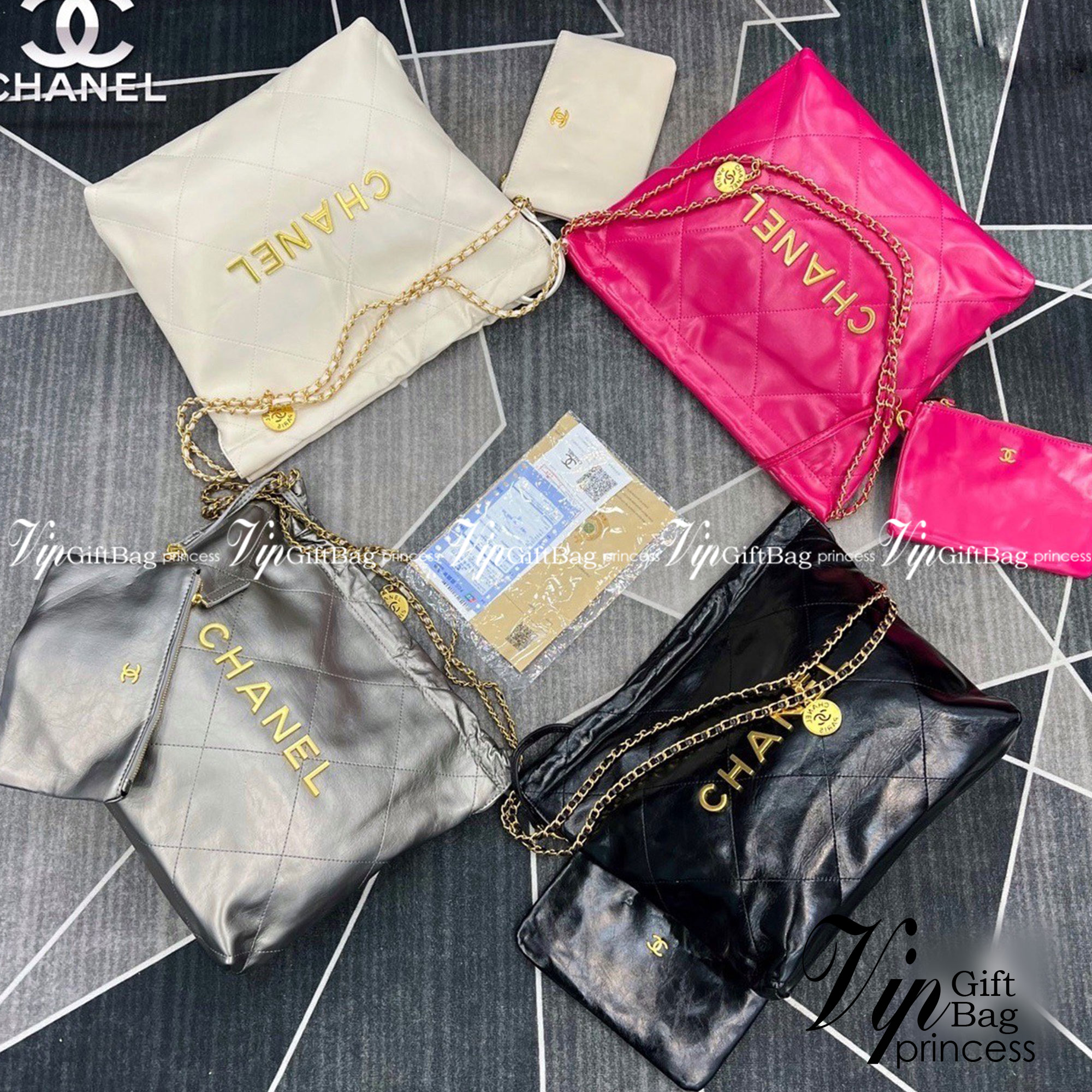 Chanel ss22 Logo CC shopping tote / Chanel 22 handbag 12" มาแรงที่สุดในตอนนี้ก็คือรุ่นนี้เลย ใช้งานง่ายรุ่นนี้สามารถใช้ได้ทั้งผู้หญิงและผู้ชายน้า เกินต้านที่สุดกับไอเท็มนี้ ที่สาวๆหรือใครๆก็ต้องมีแล้ว!! แค่เห็นก็หลงรัก กระเป๋าทรงสวย