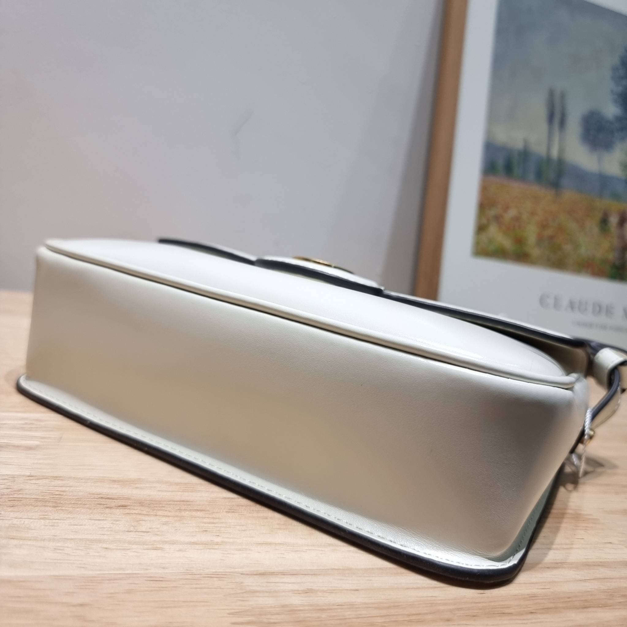 TORY BURCH ROBINSON SPAZZOLATO CONVERTIBLE SHOULDER BAG คอลเลคชั่นใหม่ สวยก่อนใคร ในราคาสุดคุ้ม! กับกระเป๋าสะพายไหล่ ดีไซน์สุดหรู หนังแก้วเงาสวยคม สีผู้ดี รูปทรงใช้งานได้ทุกลุค