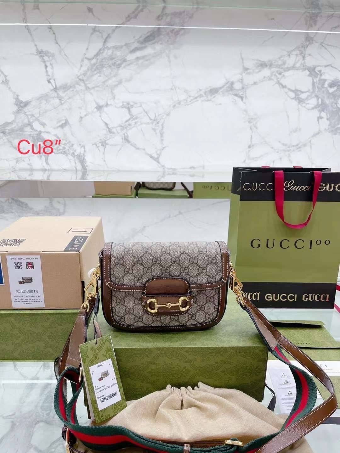 GUCCI HORSEBIT 1955 MINI BAG เกรดออริจินอล กระเป๋าสะพาย crossbody รุ่นฮิต สุดหรูหรา คลาสสิค จุของสำคัญได้เยอะ มาพร้อมสายสะพายยาว 2 เส้น สามารถ ปรับระดับได้ ถอดออกได้ รุ่นนี้ใช้งานดีมาก บอกต่อกันถึงที่สุด ใช้ได้ทุกโอกาส เป็นอีกรุ่นที่โดดเด่นมากๆ