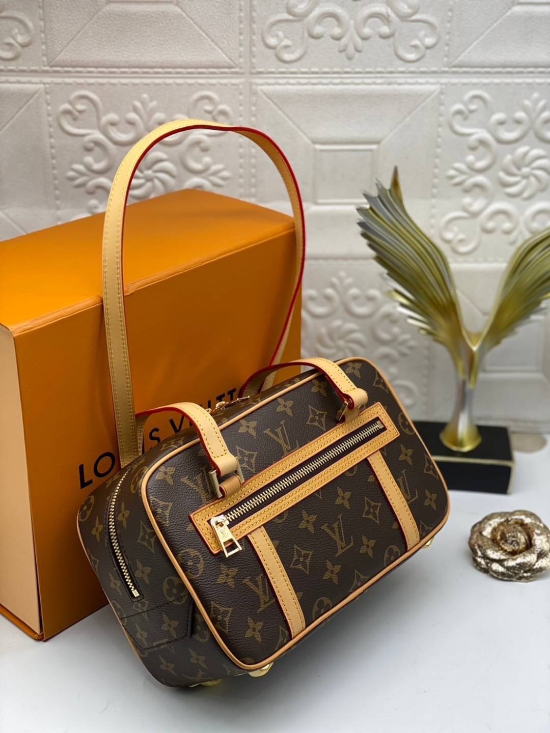LV Cite Monogram Canvas MM กระเป๋าสะพาย รุ่นตามหาขายดี เกรดออริ สลับแท้ 1:1 ใช้ต่างประเทศได้