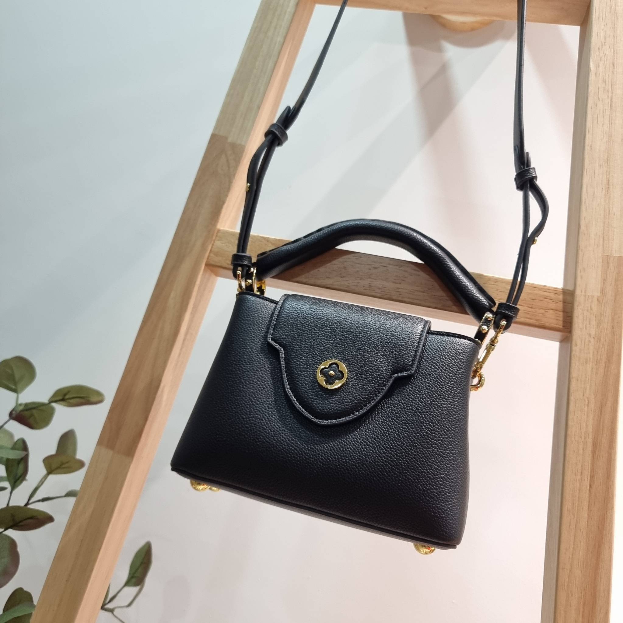 LV capucines mini top handle ที่สุดของความสวยในราคาเบาๆ กระเป๋าถือสุดหรู ดีไซน์ทรงคลาสสิค ที่รอบนี้มาในไซส์มินิ ดีงามม้ากกกก!!