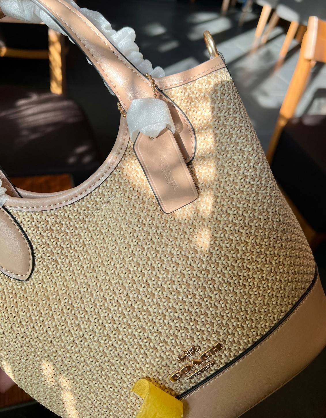 Coach Hanna Bucket Bag In Straw And Smooth Leather 7" กระเป๋าทรงถังงานทอน้ำหนักเบา จุของได้เยอะ เกรดท็อปออริ เกรดดีสุด สลับแท้ 1:1 ใช้ต่างประเทศได้