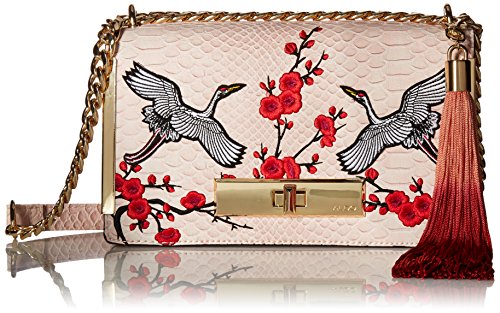 ALDO Bergantino Cross Body Handbag กระเป๋าถือหรือสะพายรุ่นใหม่ล่าสุดจาก ALDO แบรนด์ดังแคนนาดาดีไซน์สุดชิคน่ารักมุ้งมิ้งปักเลื่อมลายนกกระเรียนสวยสดใส พร้อมห้อยฟู่ฟรุ้งฟริ้ง เปิดปิดด้วยล๊อคบิดอะไหล่ทอง ภายในมีโลโก้ ช่องซิปและช่องใส่มือถือใส่กระเป๋าสตางค์ยาว