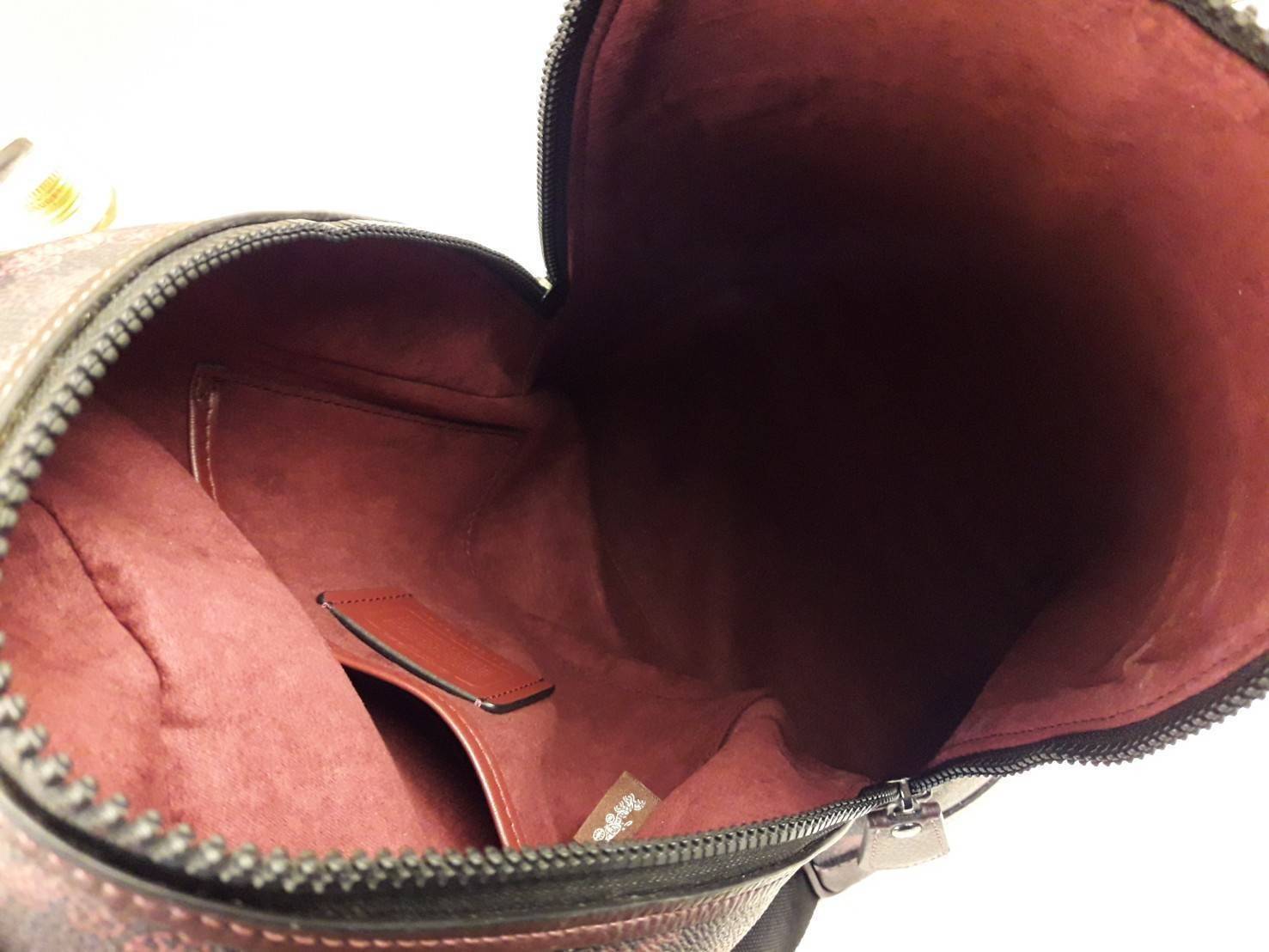 OUTLET 】COACH Barrow Backpack With Horse And Carriage Print And Hearts Oxblood (F79024) โดดเด่น ไม่จำเจ แถมใช้ดีไปอีก< 🌹สวยโดดเด่นอย่างลงตัว💃💃พลาดแล้ว พลาดเลยจ้ารอบนี้ // เป้รุ่นใหม่ canvas ผสมหนังแท้คุณภาพดี หนังนิ่มมือมากๆ ขนา