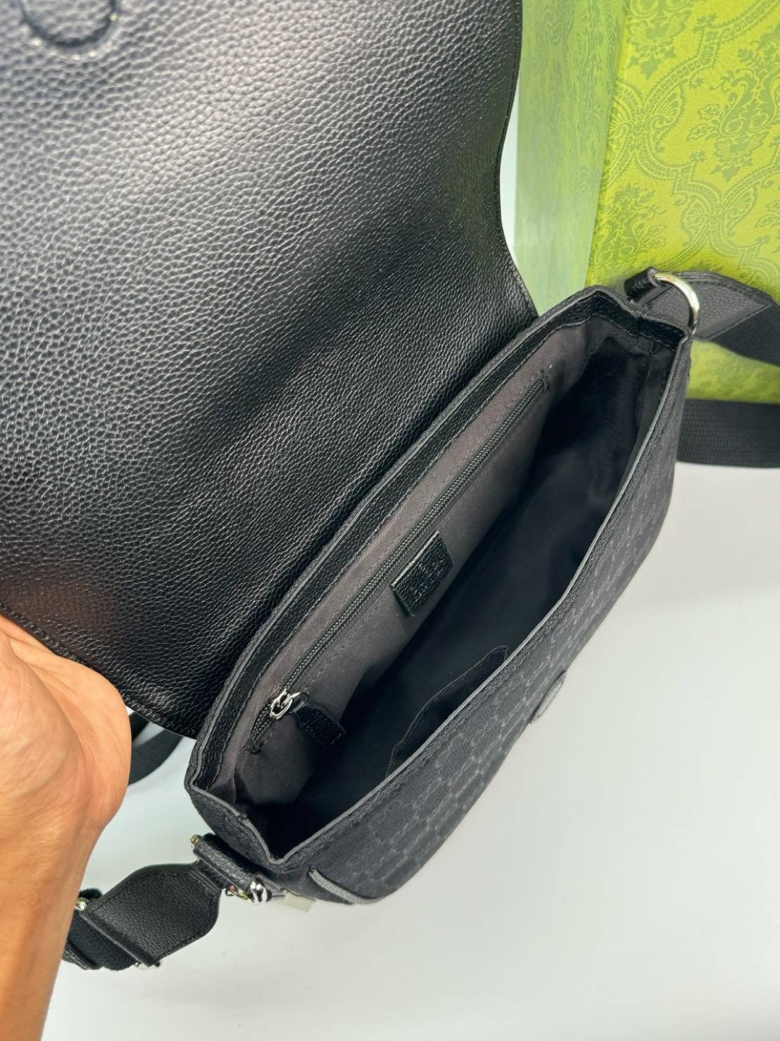 ORI หนังแท้ | GUCCI GG Guccissima Canvas Messenger Bag กระเป๋าสะพายทรงแมสเซ็นเจอร์ใบใหญ่ จะของได้เยอะ ดีไซน์วินเทจ