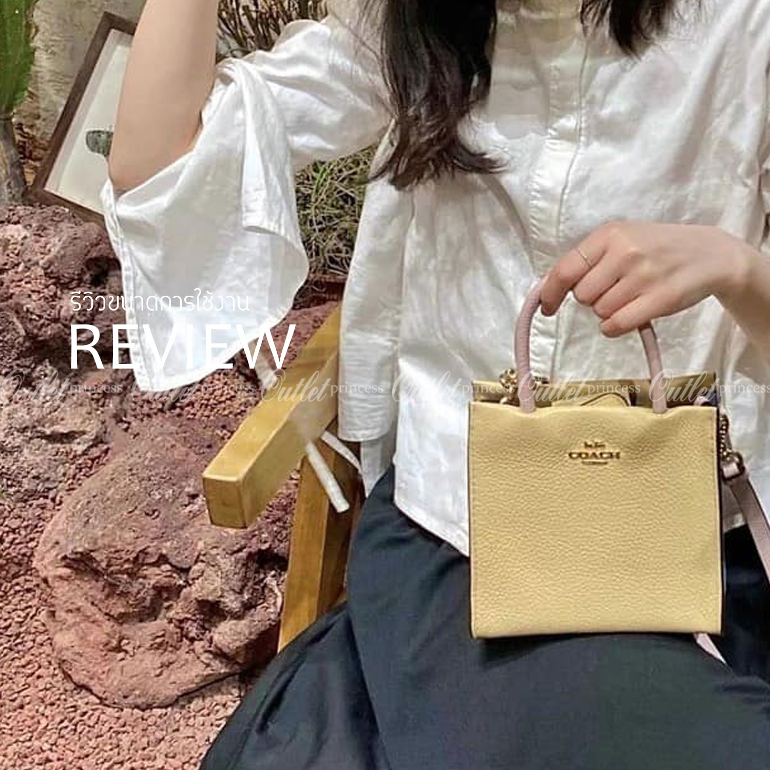 COACH 5693 MINI CALLY CROSSBODY IN SIGNATURE CANVAS กระเป๋าครอสบอดี้โท้ทมินิไซส์ รุ่นใหม่สุดฮอต!! ใบจริงคือน่ารักม้ากกกก!! สวยอยู่ทรง น่ารักน่าใช้ วัสดุหนังแคนวาสเคลือบลาย ปากกระเป๋ามีกระดุมแม่เหล็ก มาพร้อมหูจับในตัวและสายสะพายข้าง ถอดออกหิ้วเก๋ๆก็ได้ หรื