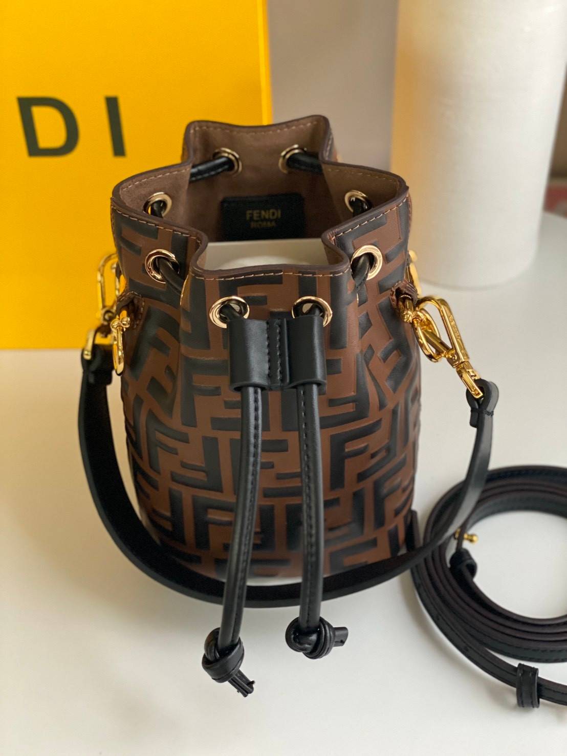 พรีเมี่ยมกิ๊ฟแท้ 100% 】หนังแท้ Fendi Mon Tresor Mini Brown Bag กระเป๋าทรงจบรุ่นฮิตจากแบรนด์ดัง ถือได้ตลอดไม่มีเอาท์