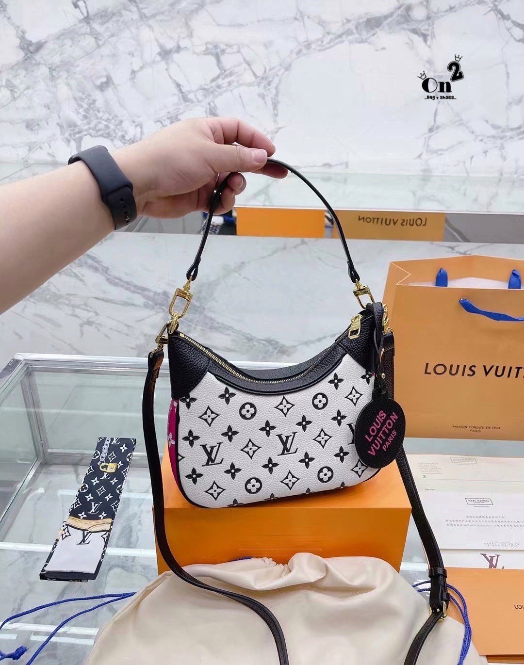 LV Replica Bagatelle BB Leather Hobo Bag / LV Bagatelle BB bag กระเป๋าสะพายสุดหรู มาใหม่ชนช้อปค่า ใบเล็กซิปบน หนังลายโมโนแกรม งานสวยเป๊ะที่สุดเป๊ะทุกมุม ปั้มทุกจุด ใช้ได้ Everyday Look เลยค่า ดีไซน์ทรงคลาสสิค มาพร้อมสายสะพายยาวงานจริงสวยทุกมุมเป๊ะปังมากค่